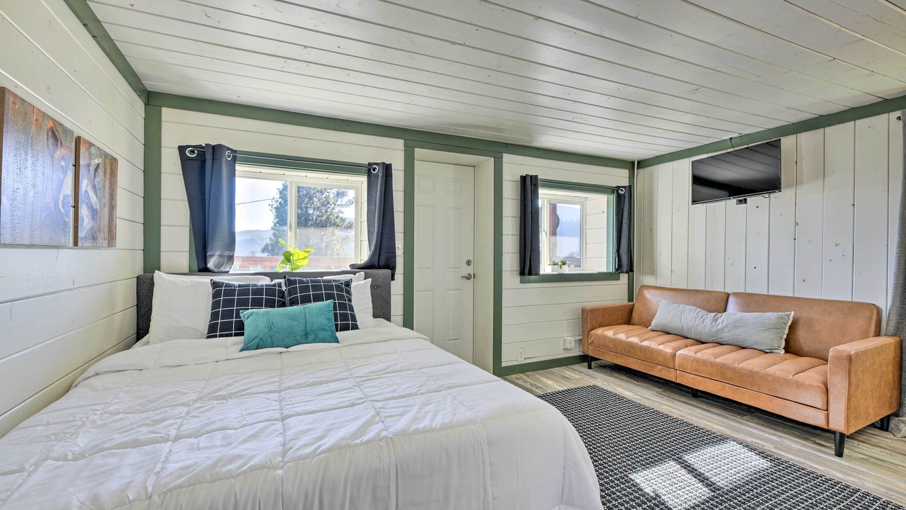 Photo of Bedroom in Forest Lakes
