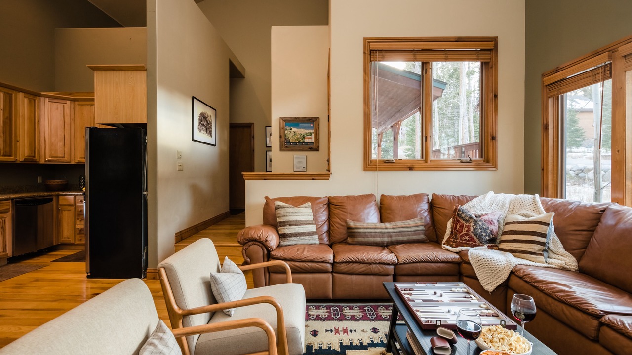 Photo of Livingroom in Peak 8