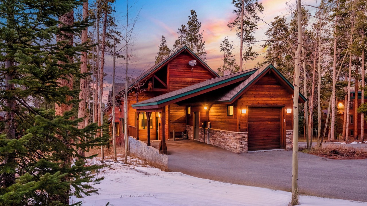 Photo of Outdoor in Peak 8
