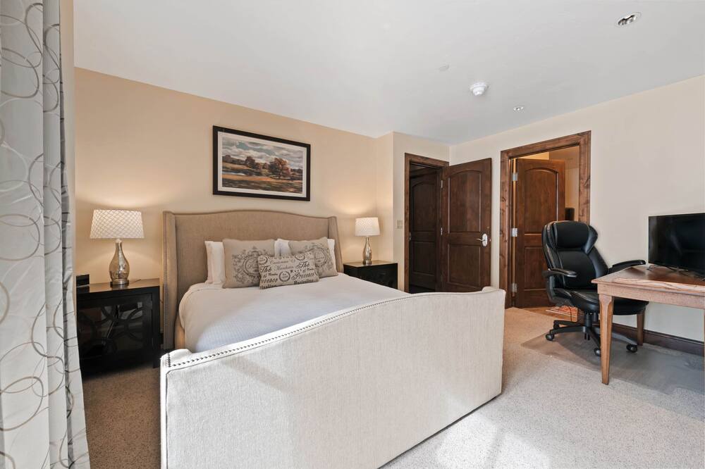 Photo of Bedroom in Avon