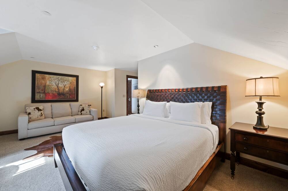Photo of Bedroom in Avon