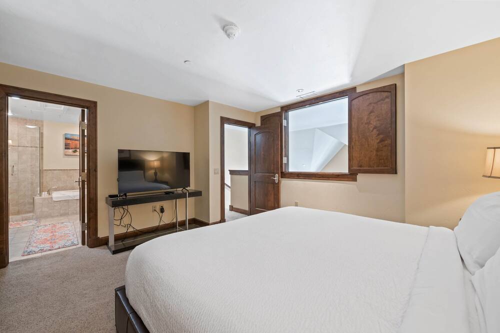 Photo of Bedroom in Avon