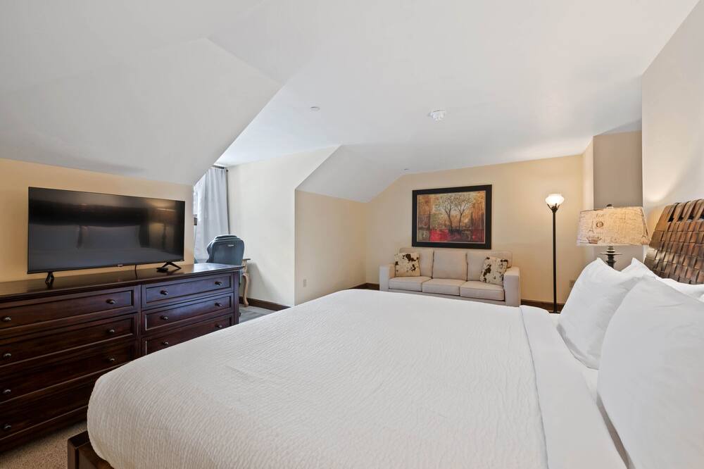 Photo of Bedroom in Avon