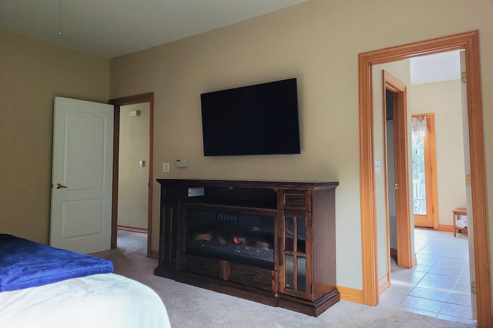 Photo of Livingroom in Richmond Hill Corridor