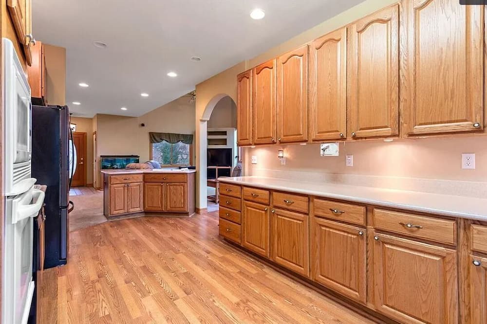 Photo of Kitchen in Richmond Hill Corridor