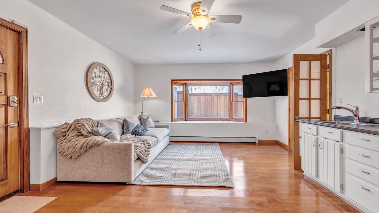 Photo of Livingroom in Whittier