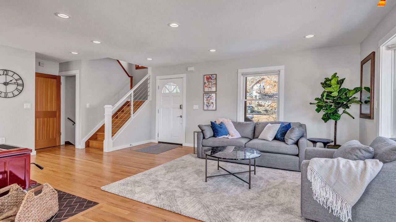 Photo of Livingroom in Whittier