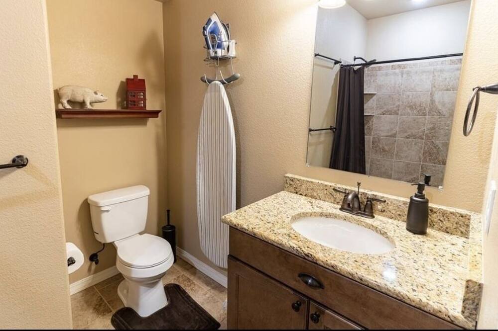 Photo of Bathroom in Peyton