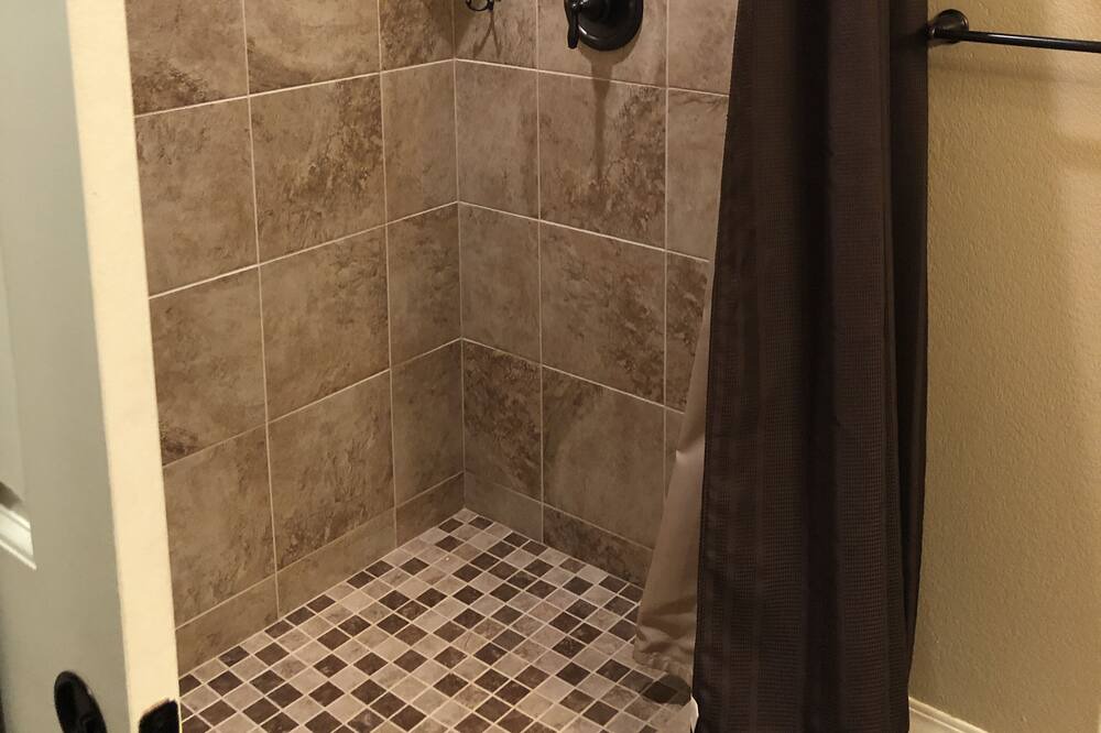 Photo of Bathroom in Peyton