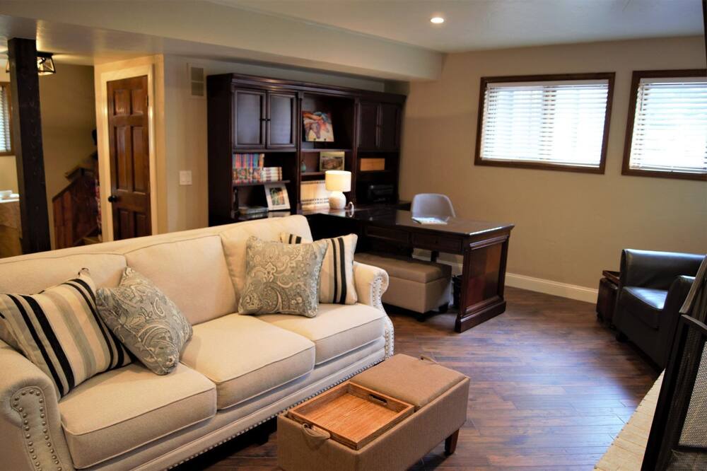 Photo of Livingroom in Ken Caryl Ranch Plains
