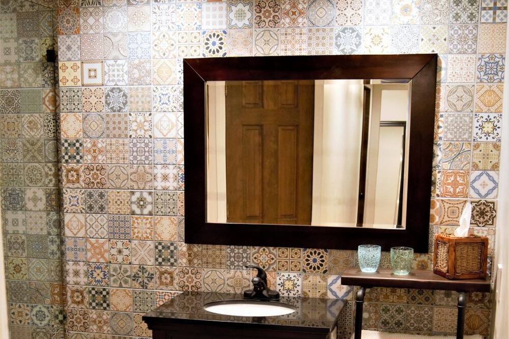 Photo of Bathroom in Ken Caryl Ranch Plains