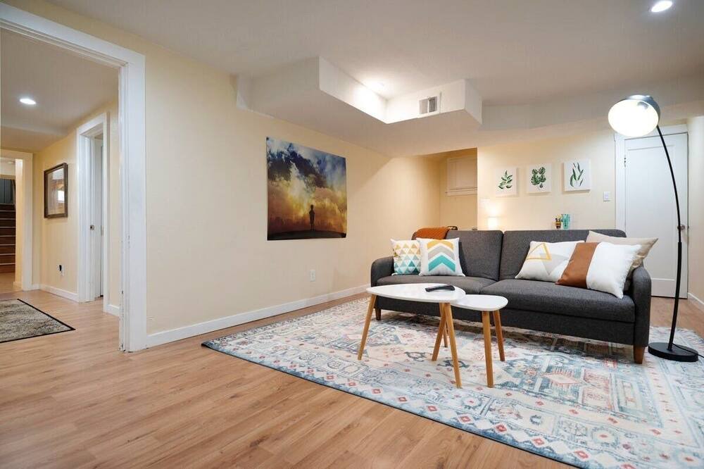 Photo of Livingroom in Cole