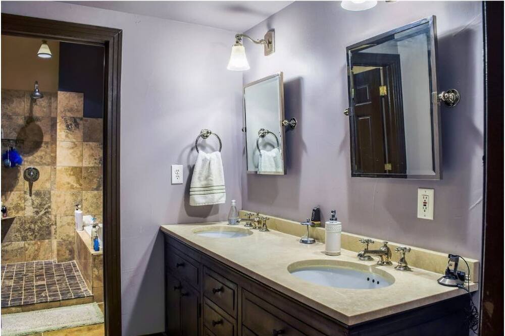 Photo of Bathroom in Cole