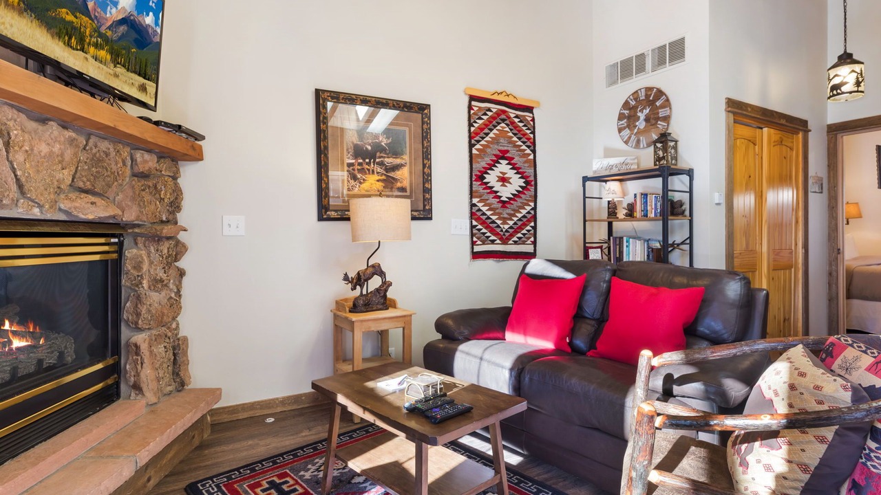 Photo of Livingroom in Fall River Estates