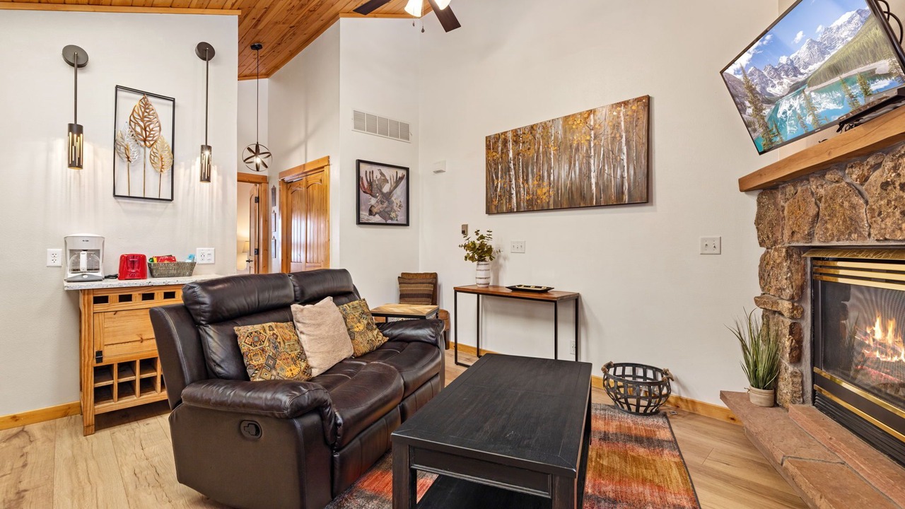 Photo of Livingroom in Fall River Estates