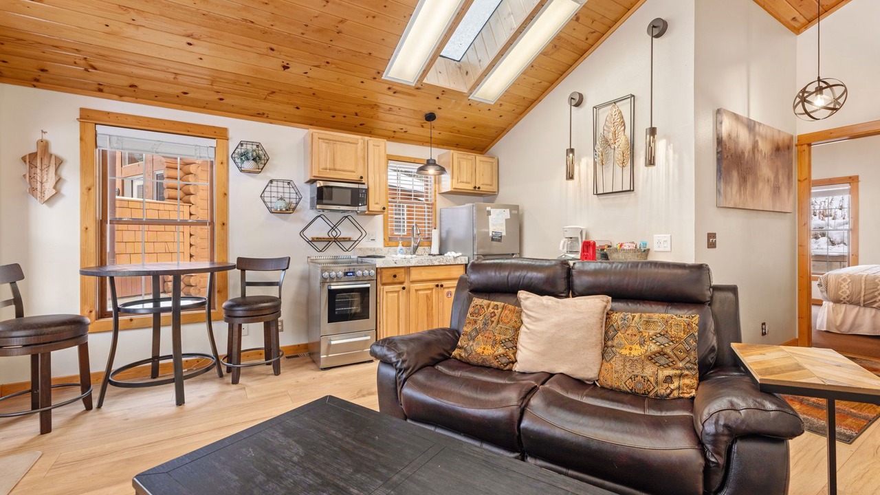 Photo of Livingroom in Fall River Estates