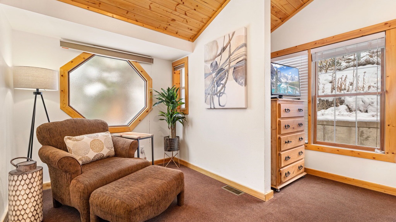 Photo of Livingroom in Fall River Estates