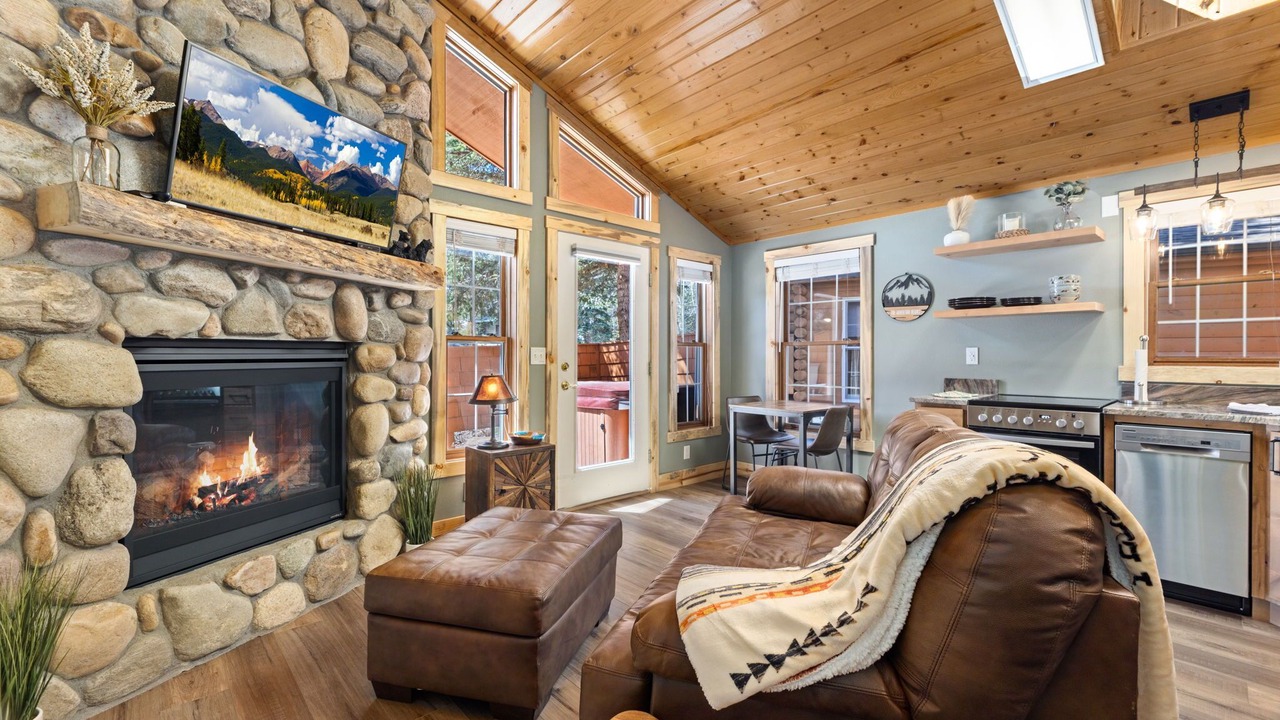 Photo of Livingroom in Fall River Estates