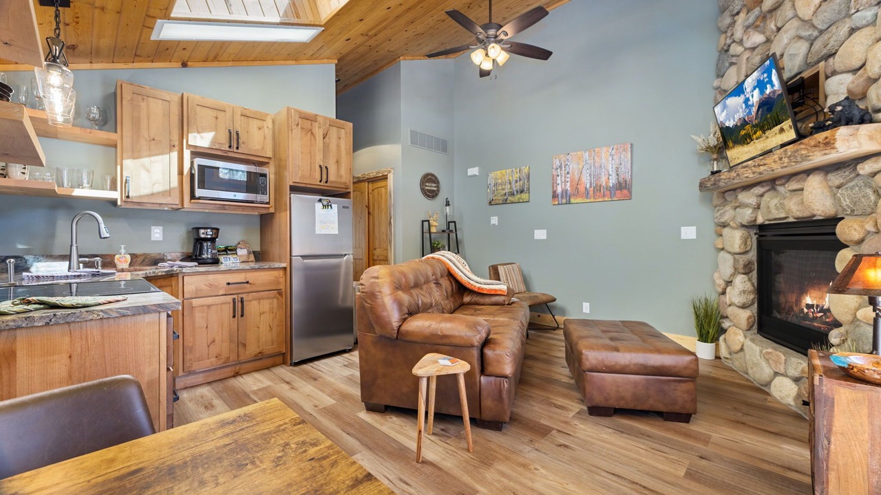 Photo of Livingroom in Fall River Estates
