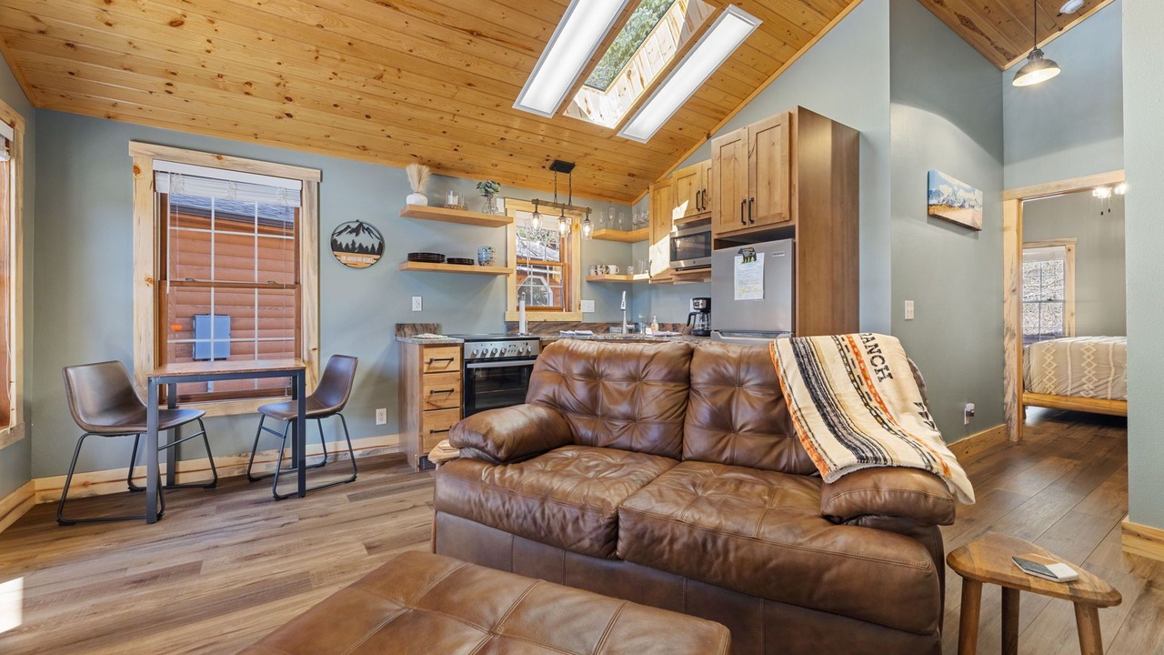 Photo of Livingroom in Fall River Estates