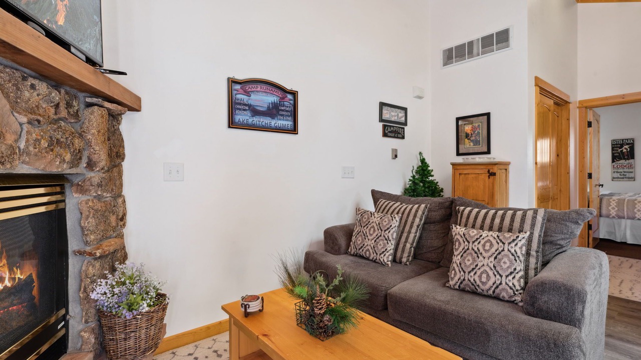 Photo of Livingroom in Fall River Estates