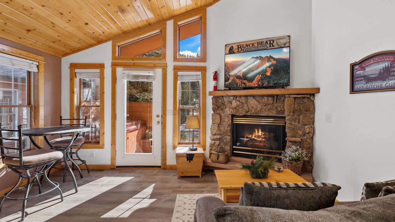 Photo of Livingroom in Fall River Estates