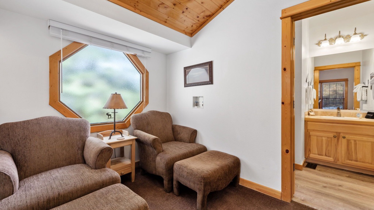 Photo of Livingroom in Fall River Estates