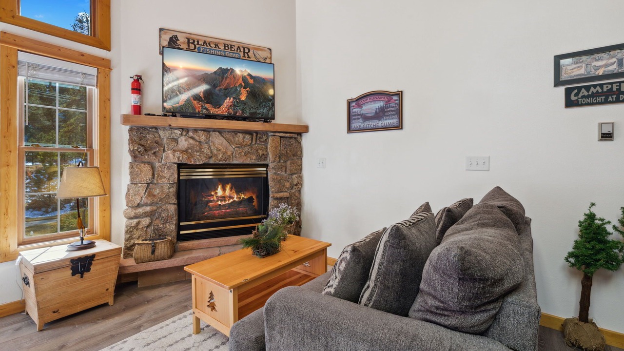 Photo of Livingroom in Fall River Estates