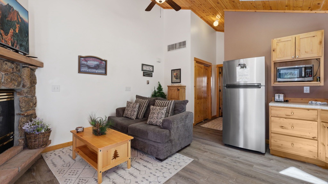 Photo of Livingroom in Fall River Estates