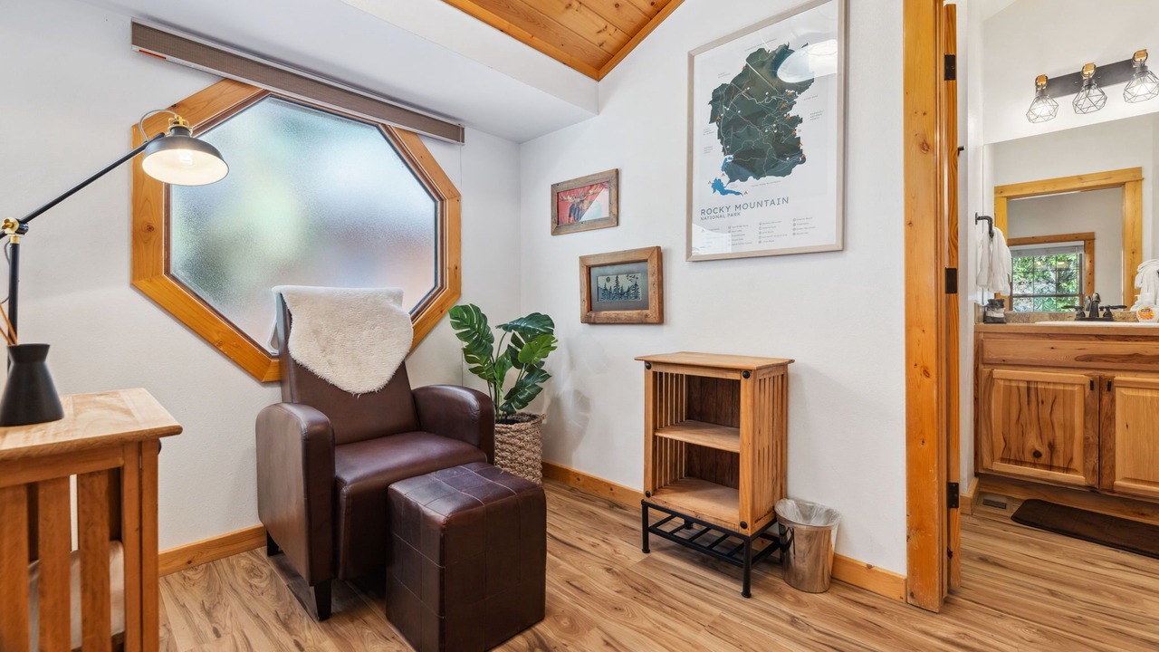 Photo of Livingroom in Fall River Estates