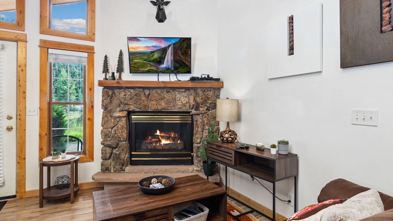 Photo of Livingroom in Fall River Estates