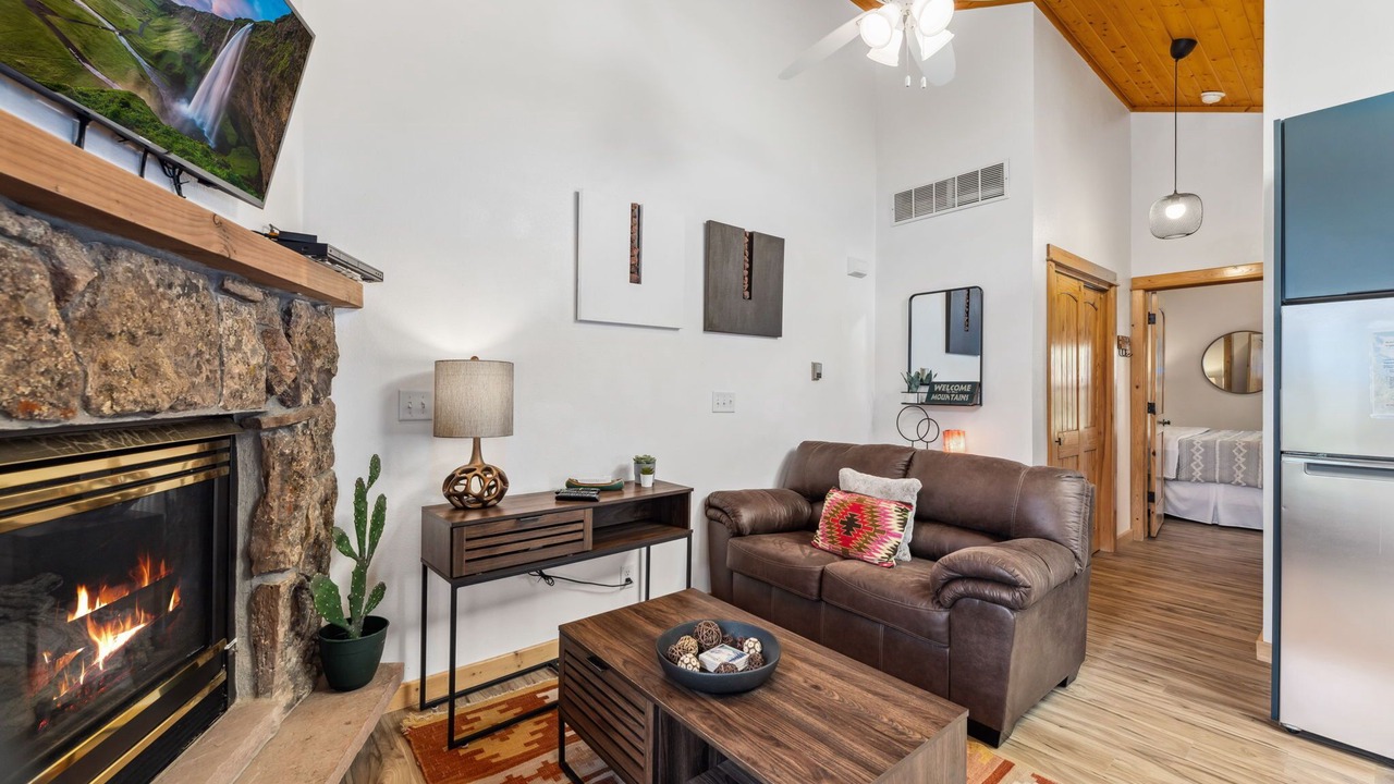 Photo of Livingroom in Fall River Estates
