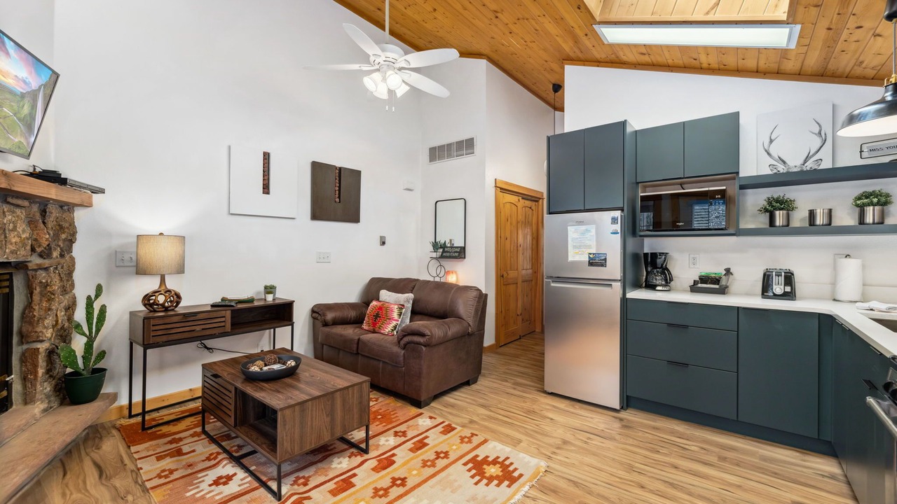 Photo of Livingroom in Fall River Estates