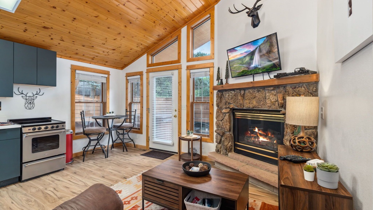 Photo of Livingroom in Fall River Estates