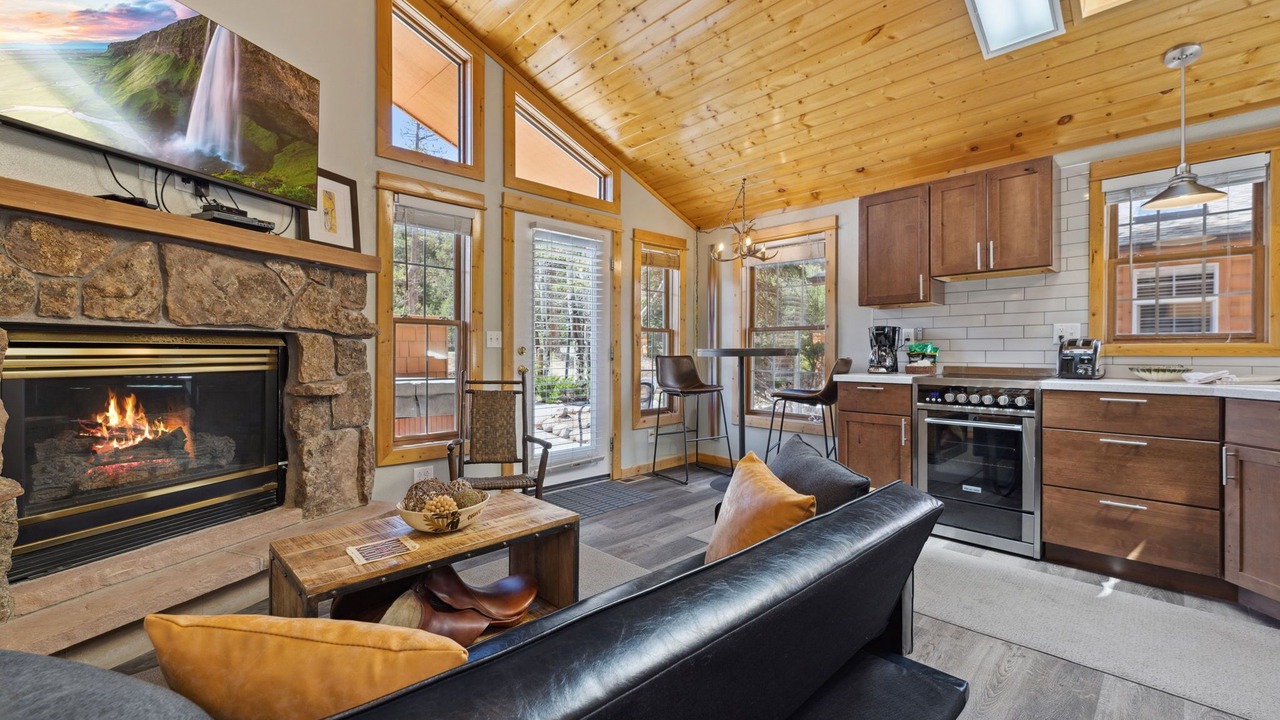 Photo of Livingroom in Fall River Estates
