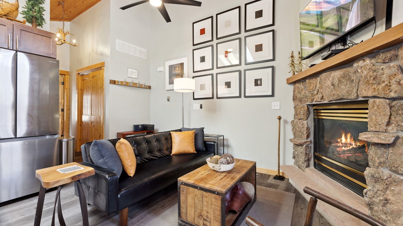 Photo of Livingroom in Fall River Estates