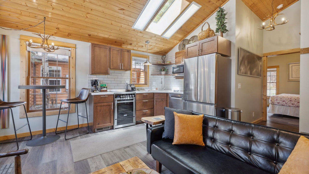 Photo of Livingroom in Fall River Estates