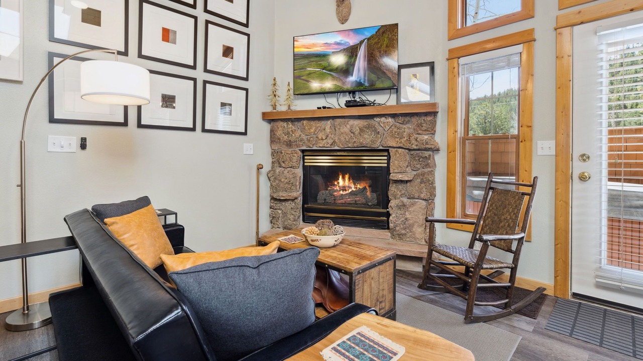 Photo of Livingroom in Fall River Estates