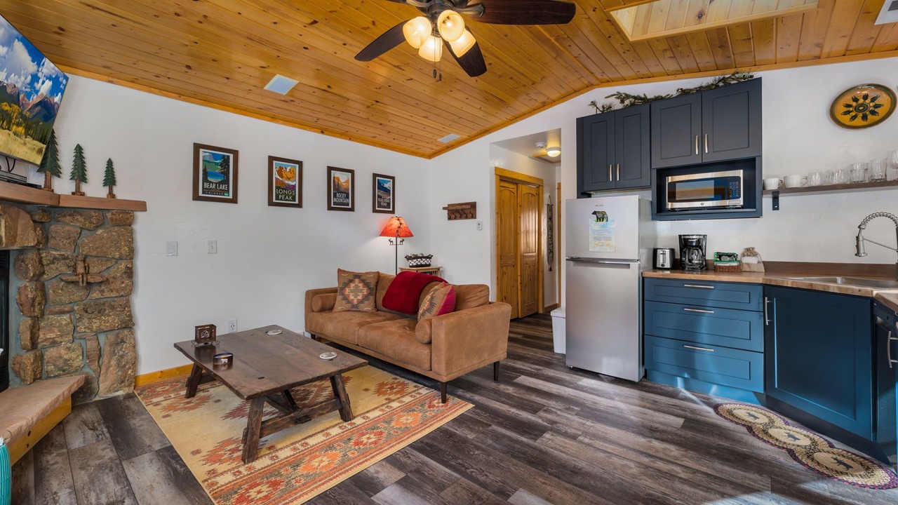 Photo of Livingroom in Fall River Estates