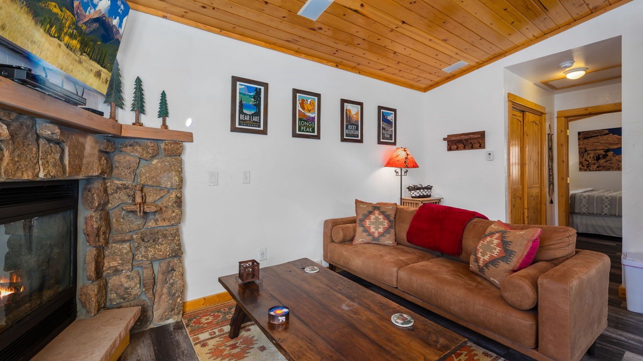 Photo of Livingroom in Fall River Estates