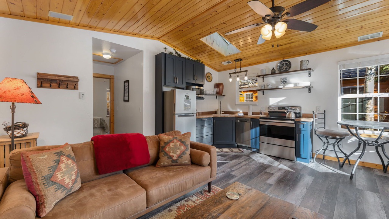 Photo of Livingroom in Fall River Estates