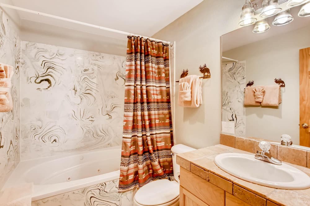 Photo of Bathroom in Fall River Estates