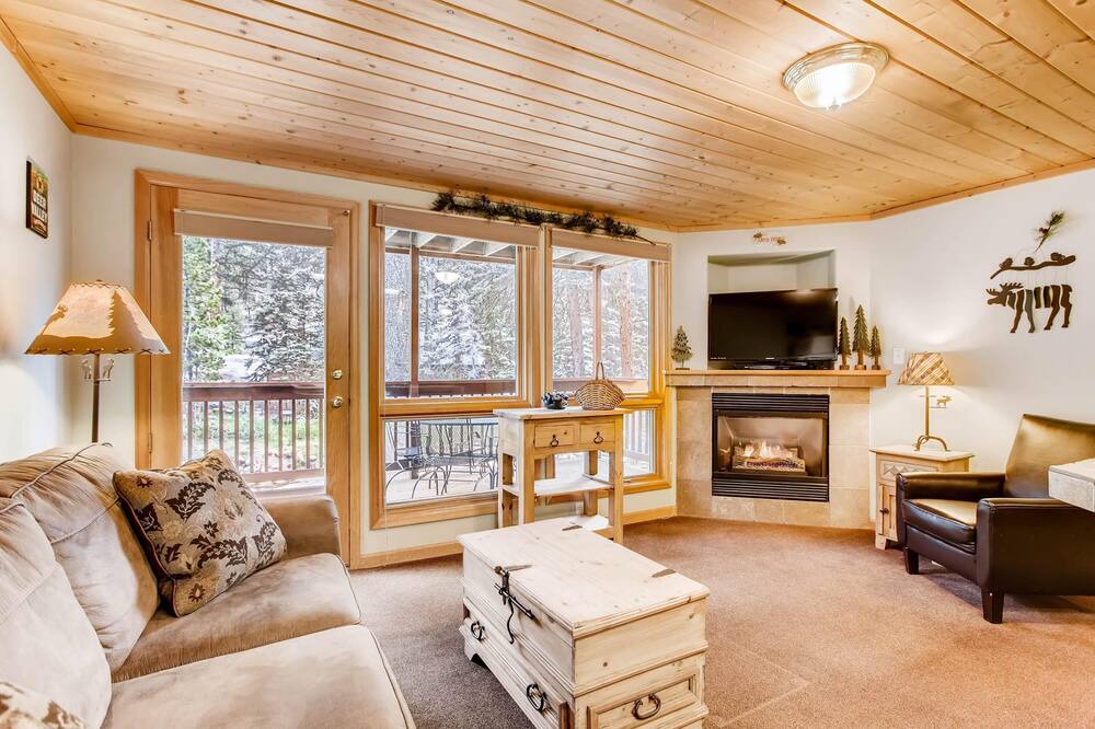 Photo of Livingroom in Fall River Estates