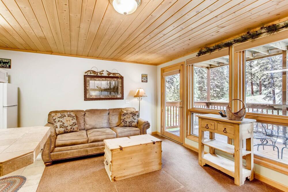 Photo of Livingroom in Fall River Estates