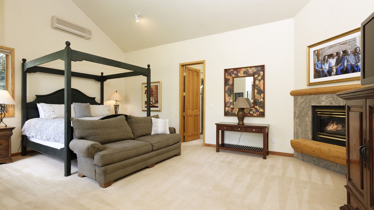 Photo of Livingroom in Woody Creek