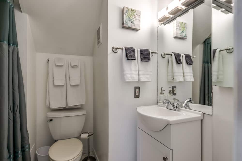Photo of Bathroom in Whittier