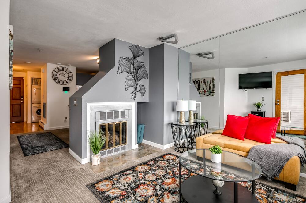 Photo of Livingroom in Whittier