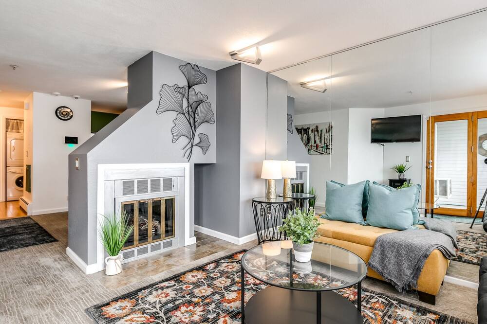 Photo of Livingroom in Whittier