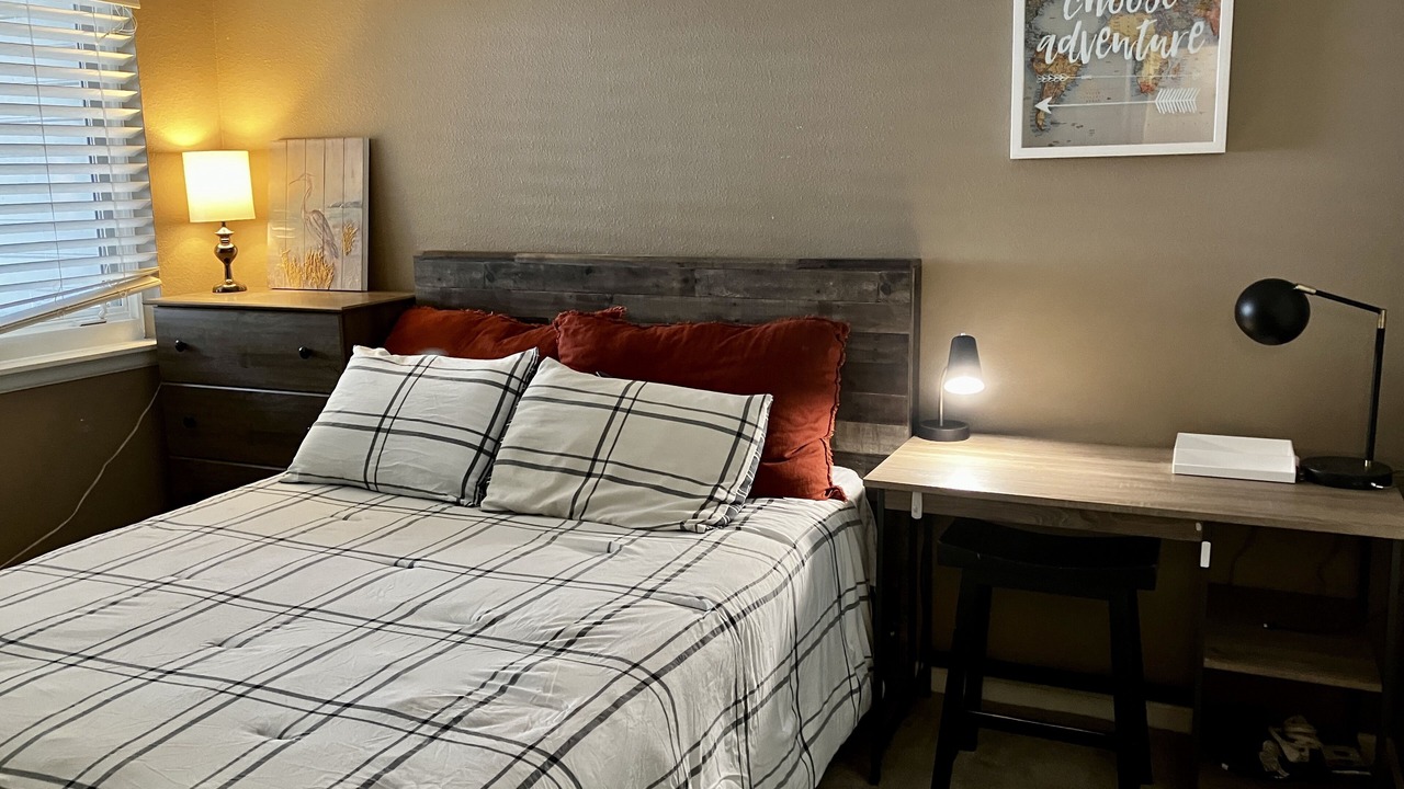 Photo of Bedroom in Glenwood Grove - North Iris