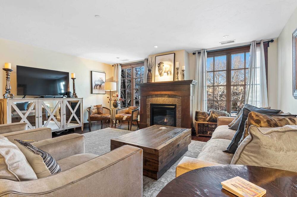 Photo of Livingroom in Avon